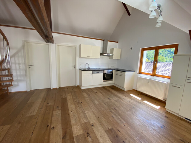 Privatvermietung: Liebevolle 4,5-Zimmer-Wohnung im 2. OG (ohne Lift) mit möglicher Gartennutzung