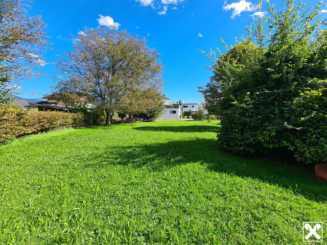 Grenznah & ruhig – Teilbares Grundstück