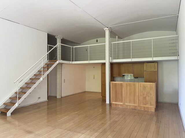 Schönes Loft mit Balkon