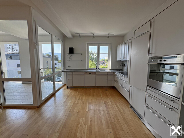 Lichtdurchflutete 5-Zimmerwohnung mit großer Loggia