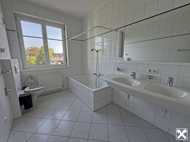 Lichtdurchflutete 5-Zimmerwohnung mit großer Loggia