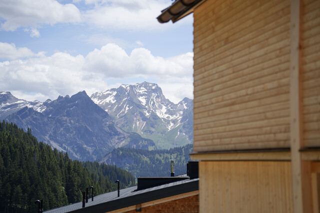 Ferientraum in spektakulärer Bergkulisse auf 1.500m Höhe: Chalet mit direktem Zugang zur Skipiste!