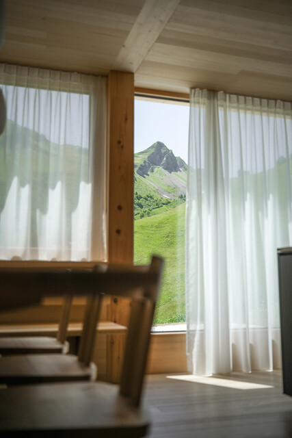 Ferientraum in spektakulärer Bergkulisse auf 1.500m Höhe: Chalet mit direktem Zugang zur Skipiste!
