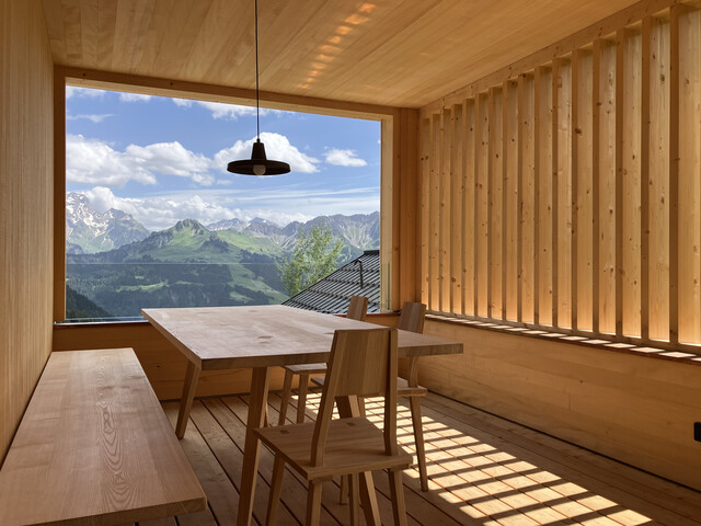 Ferientraum in spektakulärer Bergkulisse auf 1.500m Höhe: Chalet mit direktem Zugang zur Skipiste!