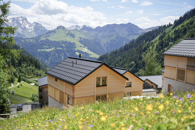 Ferientraum in spektakulärer Bergkulisse auf 1.500m Höhe: Chalet mit direktem Zugang zur Skipiste!