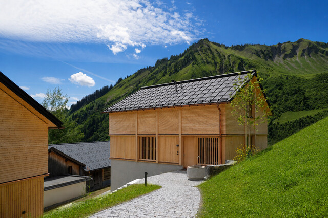 Ferientraum in spektakulärer Bergkulisse auf 1.500m Höhe: Chalet mit direktem Zugang zur Skipiste!