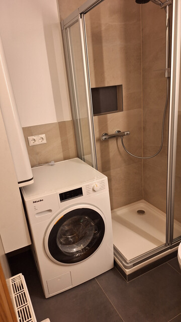 Neu sanierte Dachgeschosswohnung zur Miete in Top-Lage! 