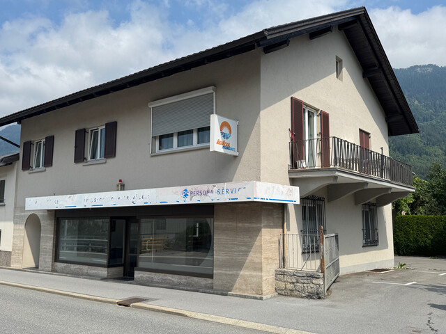 Gewerbliches Büro-/Geschäftslokal mit 2 Parkplätzen und Kellerraum zur Miete