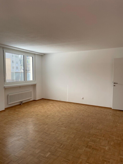 Lichtdurchflutete 2-Zimmer-Wohnung mit Balkon & Dachterrasse in zentraler Lage