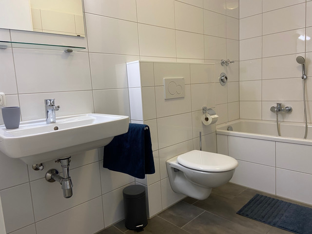 Charmante voll möblierte 2-Zimmer-Stadtwohnung direkt am See