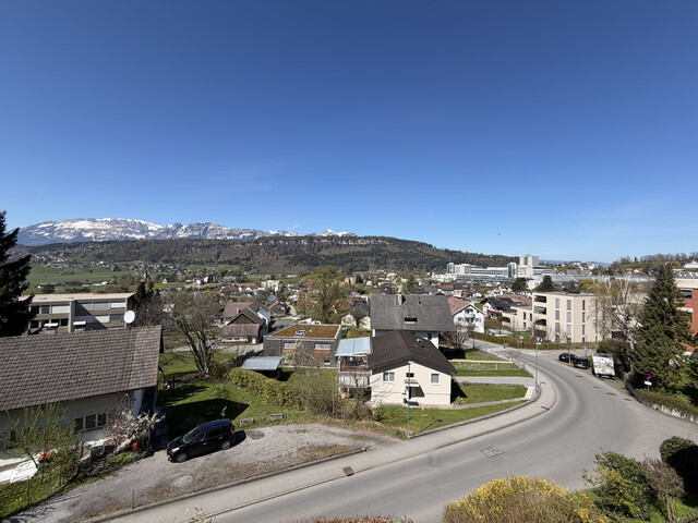 Geräumige 4-Zimmer-Wohnung mit Tiefgaragenplatz in Feldkirch-Tisis zu vermieten