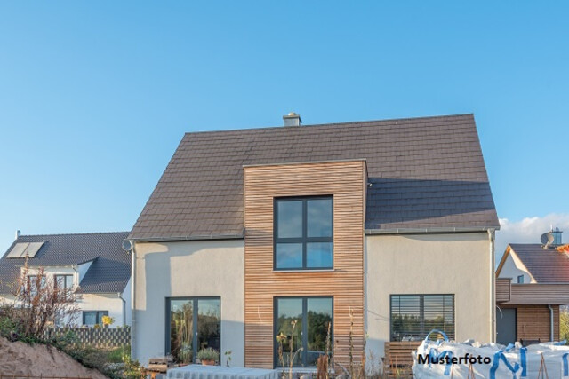 Einfamilienhaus mit Wintergarten & Garage - Investitionsbedürftig, viel Raum für Ideen