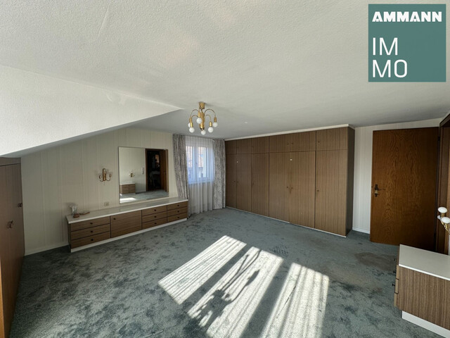 Zuhause im Zentrum: Großzügige Dachgeschosswohnung mit Dachterrasse zu vermieten