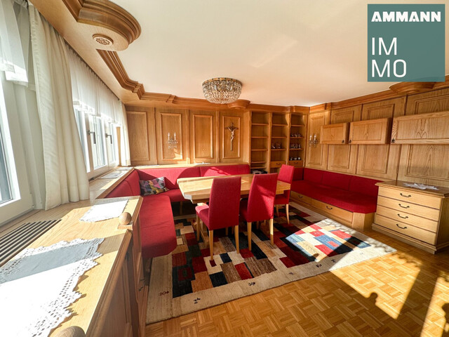 Zuhause im Zentrum: Großzügige Dachgeschosswohnung mit Dachterrasse zu vermieten