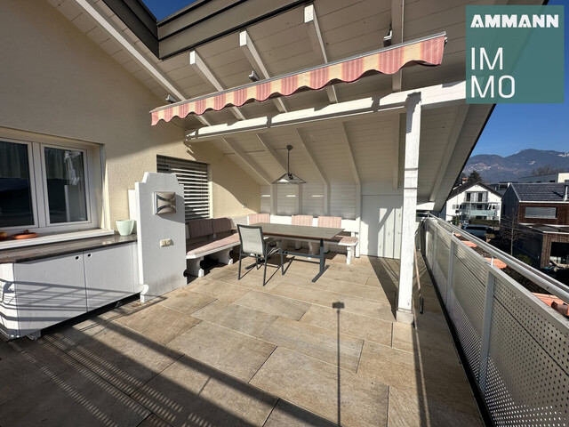 Zuhause im Zentrum: Großzügige Dachgeschosswohnung mit Dachterrasse zu vermieten