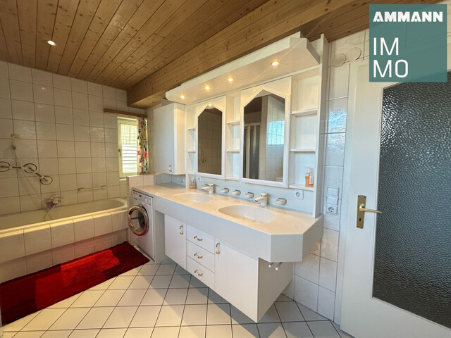 Zuhause im Zentrum: Großzügige Dachgeschosswohnung mit Dachterrasse zu vermieten