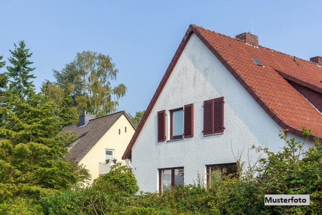 Großzügiges Einfamilienhaus mit Garage, Balkon und Terrasse