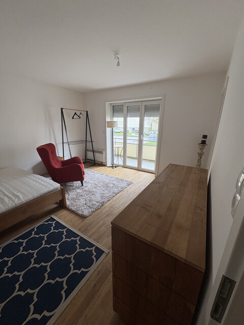 WG-Zimmer mit eigenem Bad und Gemeinschaftsküche