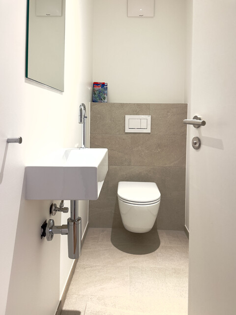 3 Zimmer Gartenwohnung Süd-West orientiert . SEEnahes FREIstehendes DREIgeschoßiges Wohngebäude  Angrenzend an Weingärten. In Sackgasse. T2