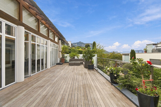 Eine Klasse für sich – lichtdurchflutete Villa mit großzügigem Masterbereich und einzigartige Aussicht!