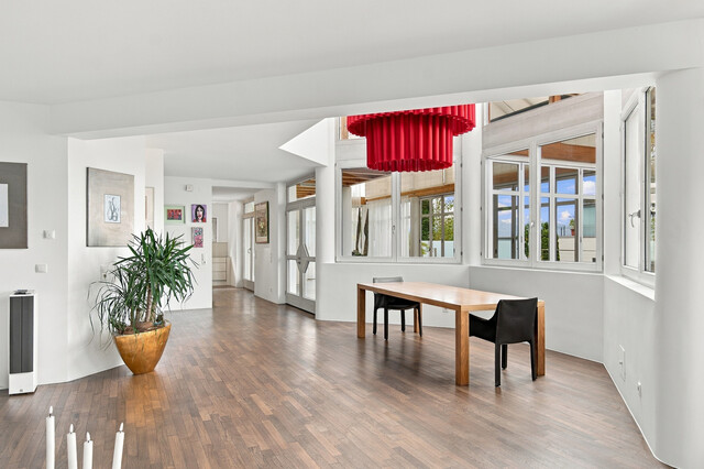 Eine Klasse für sich – lichtdurchflutete Villa mit großzügigem Masterbereich und einzigartige Aussicht!