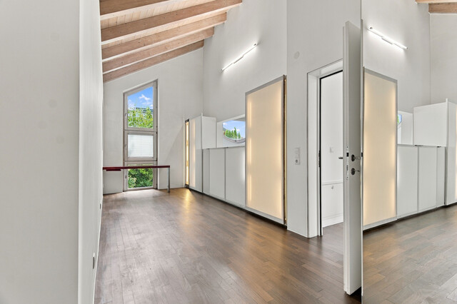 Eine Klasse für sich – lichtdurchflutete Villa mit großzügigem Masterbereich und einzigartige Aussicht!