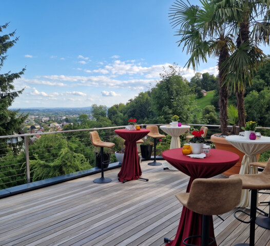 Eine Klasse für sich – lichtdurchflutete Villa mit großzügigem Masterbereich und einzigartige Aussicht!