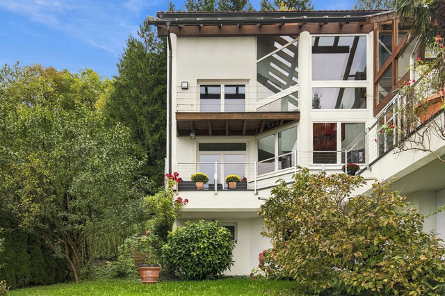 Eine Klasse für sich – lichtdurchflutete Villa mit großzügigem Masterbereich und einzigartige Aussicht!