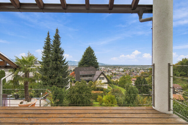 Eine Klasse für sich – lichtdurchflutete Villa mit großzügigem Masterbereich und einzigartige Aussicht!