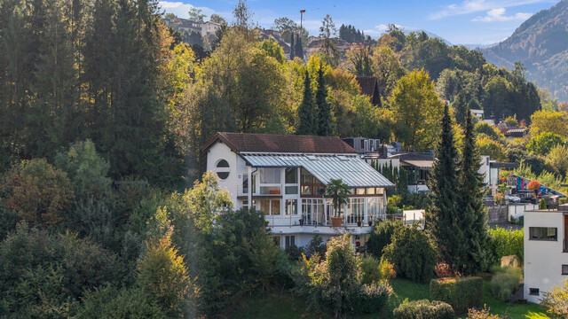 Eine Klasse für sich – lichtdurchflutete Villa mit großzügigem Masterbereich und einzigartige Aussicht!