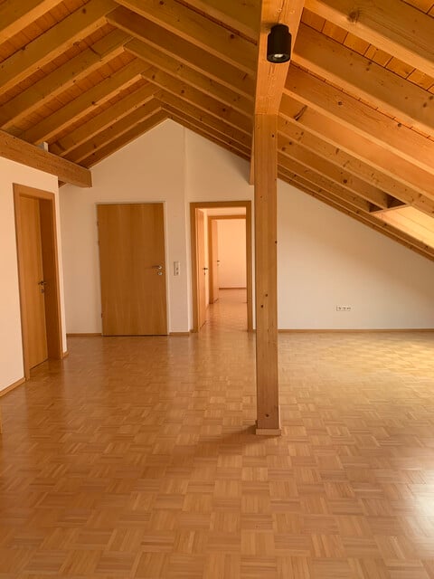 Helle 3-Zimmer Wohnung im Dachgeschoss ab 01.01.2027 zu vermieten 