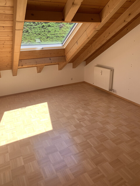Helle 3-Zimmer Wohnung im Dachgeschoss ab 01.01.2027 zu vermieten 