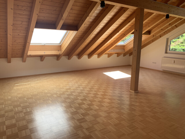 Helle 3-Zimmer Wohnung im Dachgeschoss ab 01.01.2027 zu vermieten 