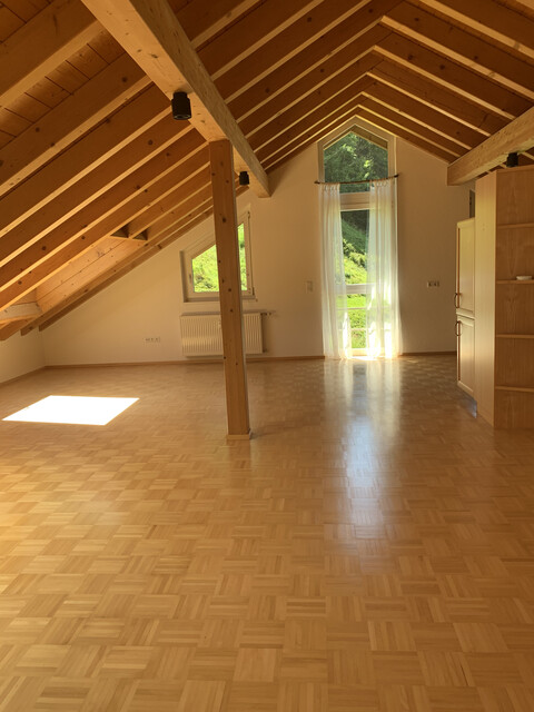 Helle 3-Zimmer Wohnung im Dachgeschoss ab 01.01.2027 zu vermieten 