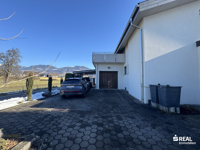 Gepflegtes Zweifamilienhaus in unschlagbarer Lage!