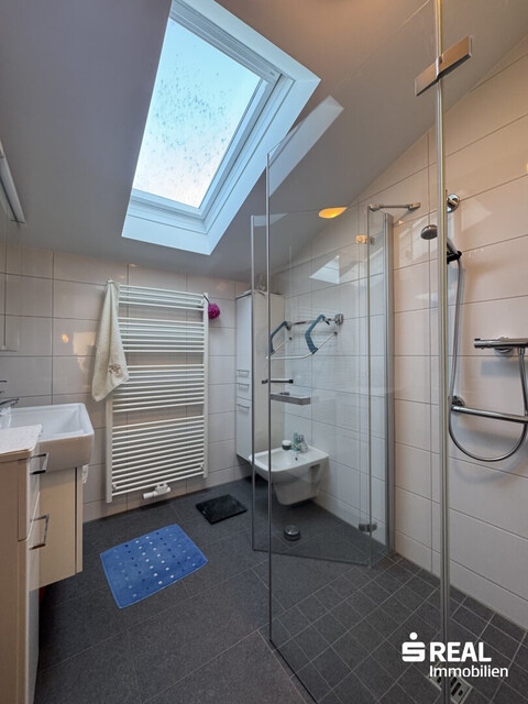 Gepflegtes Zweifamilienhaus in unschlagbarer Lage!