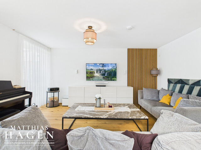 Einfamilienhaus mit großem Grundstück und Gartenparadies in Höchst