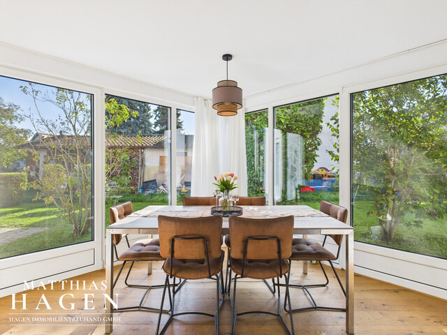 Einfamilienhaus mit großem Grundstück und Gartenparadies in Höchst