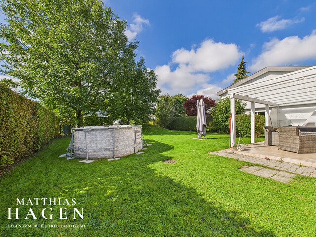 Einfamilienhaus mit großem Grundstück und Gartenparadies in Höchst