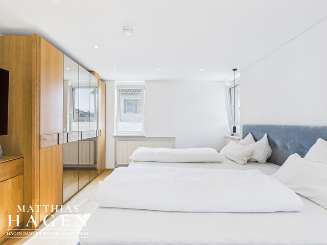 Einfamilienhaus mit großem Grundstück und Gartenparadies in Höchst