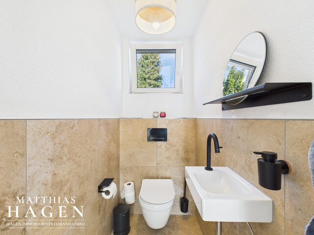 Einfamilienhaus mit großem Grundstück und Gartenparadies in Höchst