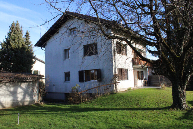 Kaufobjekt: Wohnhaus mit 2 Wohnungen, Keller, Dachboden u Doppelgarage, 