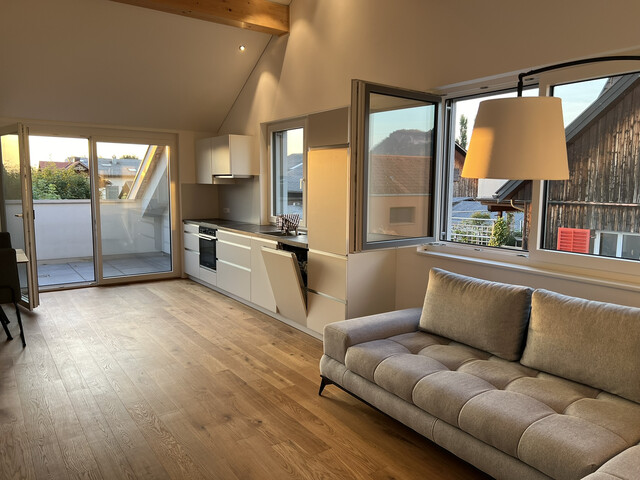 Hochwertig ausgestattete 2-Zimmer Dachgeschosswohnung in Lauteracher Kleinwohnanlage