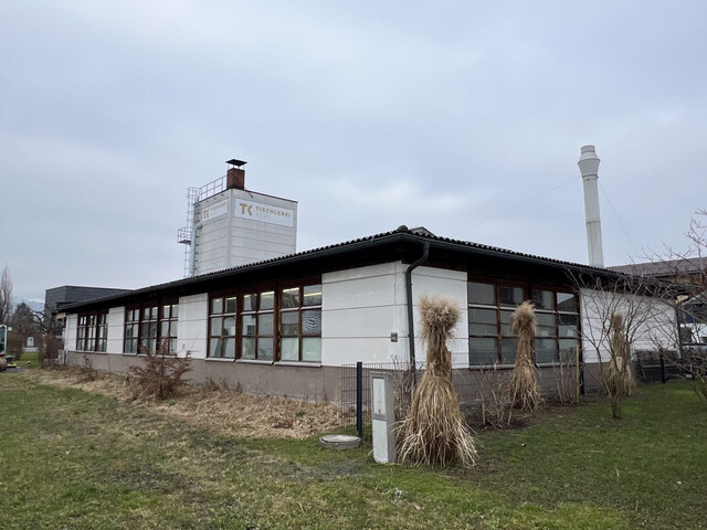 GERÄUMIGE PRODUKTIONS- UND LAGERHALLE FÜR IHR UNTERNEHMEN