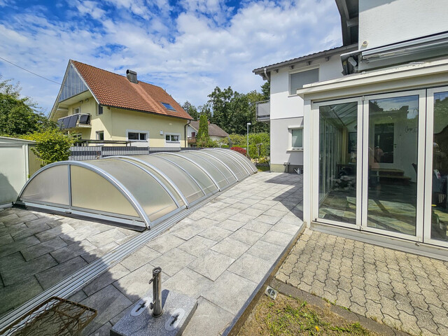 Doppelhaushälfte mit überdachtem Pool in Ruhelage in Bregenz