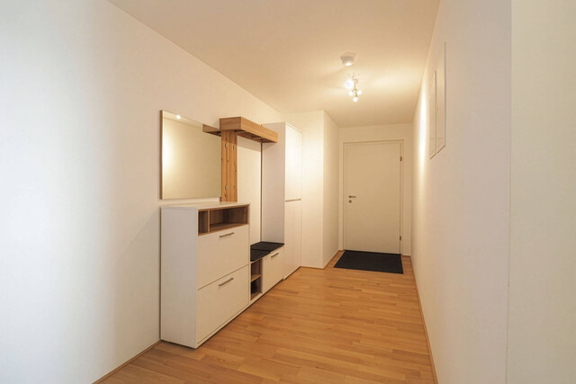 Neuwertige 3-Zimmer-Wohnung in zentraler Grünlage mit Bergpanorama