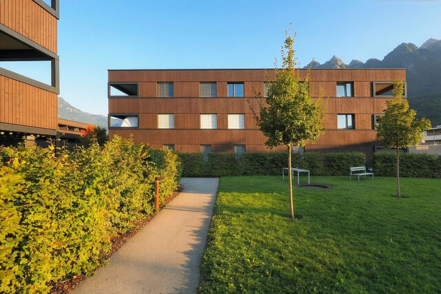 Neuwertige 3-Zimmer-Wohnung in zentraler Grünlage mit Bergpanorama