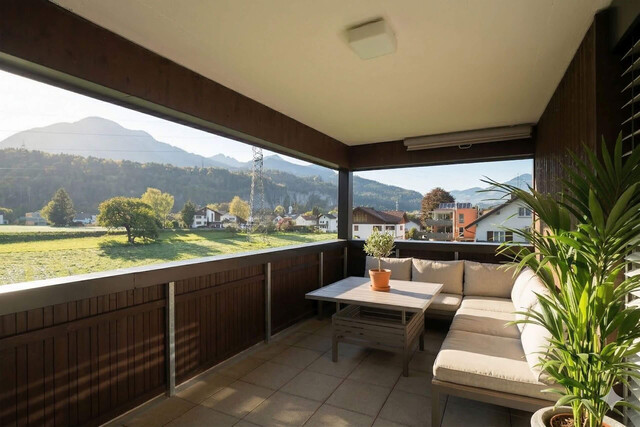 Neuwertige 3-Zimmer-Wohnung in zentraler Grünlage mit Bergpanorama