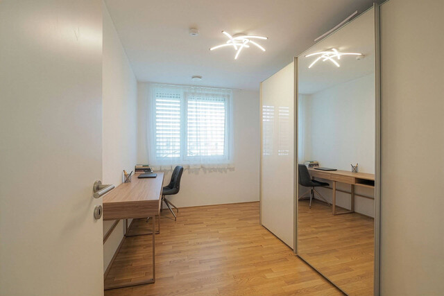 Neuwertige 3-Zimmer-Wohnung in zentraler Grünlage mit Bergpanorama