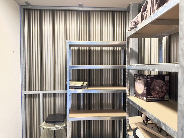 3 Zimmer Gartenwohnung Süd-West orientiert . SEEnahes FREIstehendes DREIgeschoßiges Wohngebäude  Angrenzend an Weingärten. In Sackgasse. T2